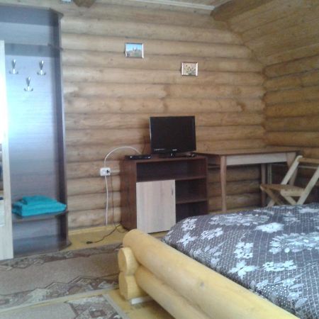 Boykivskiy Dvir Hotel Yasenitsa Zamkova ภายนอก รูปภาพ