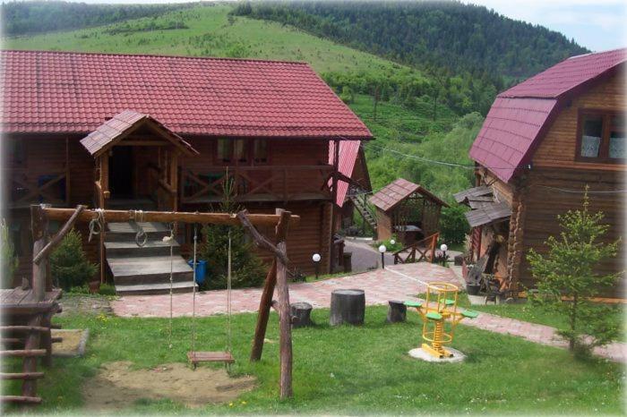 Boykivskiy Dvir Hotel Yasenitsa Zamkova ภายนอก รูปภาพ