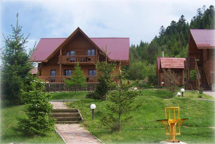 Boykivskiy Dvir Hotel Yasenitsa Zamkova ภายนอก รูปภาพ