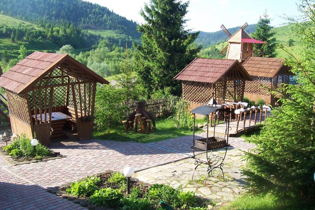 Boykivskiy Dvir Hotel Yasenitsa Zamkova ภายนอก รูปภาพ