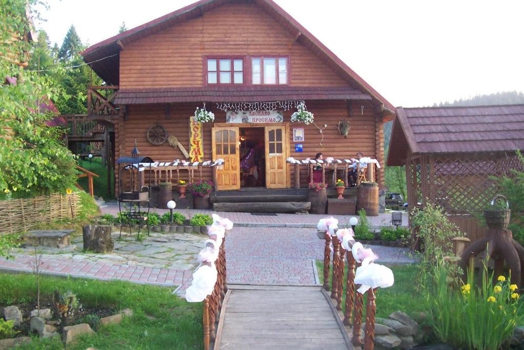 Boykivskiy Dvir Hotel Yasenitsa Zamkova ภายนอก รูปภาพ