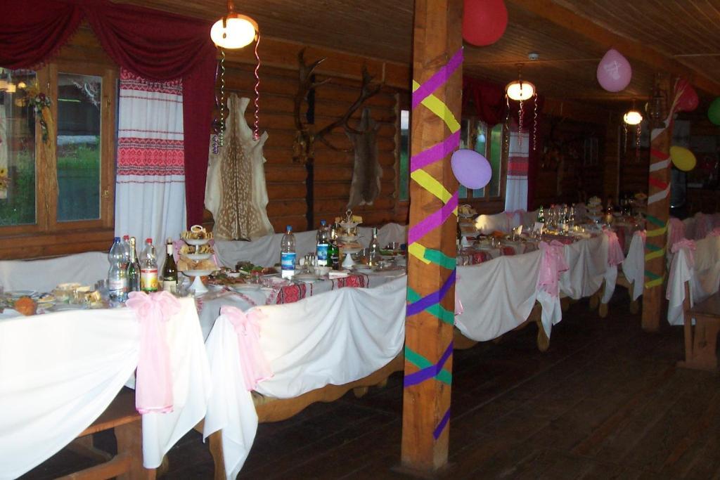 Boykivskiy Dvir Hotel Yasenitsa Zamkova ภายนอก รูปภาพ