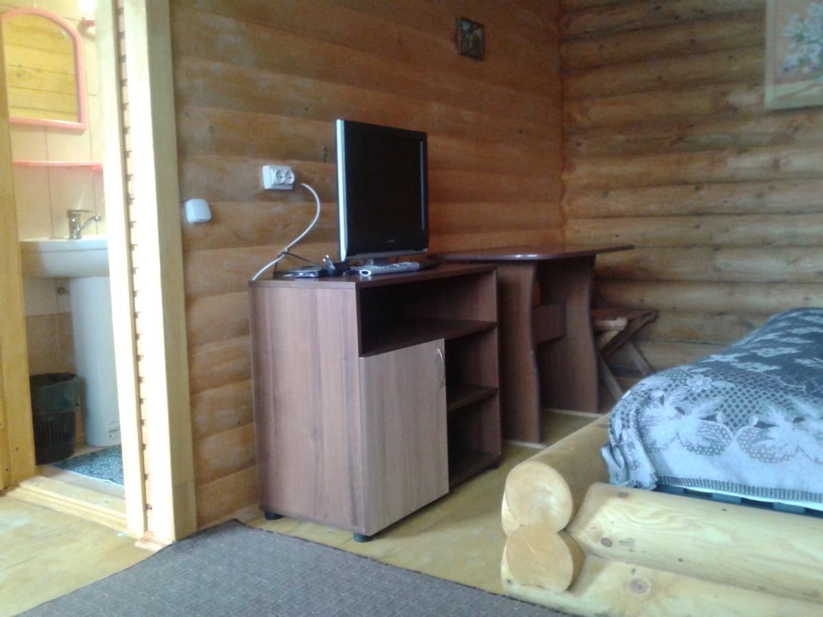 Boykivskiy Dvir Hotel Yasenitsa Zamkova ภายนอก รูปภาพ