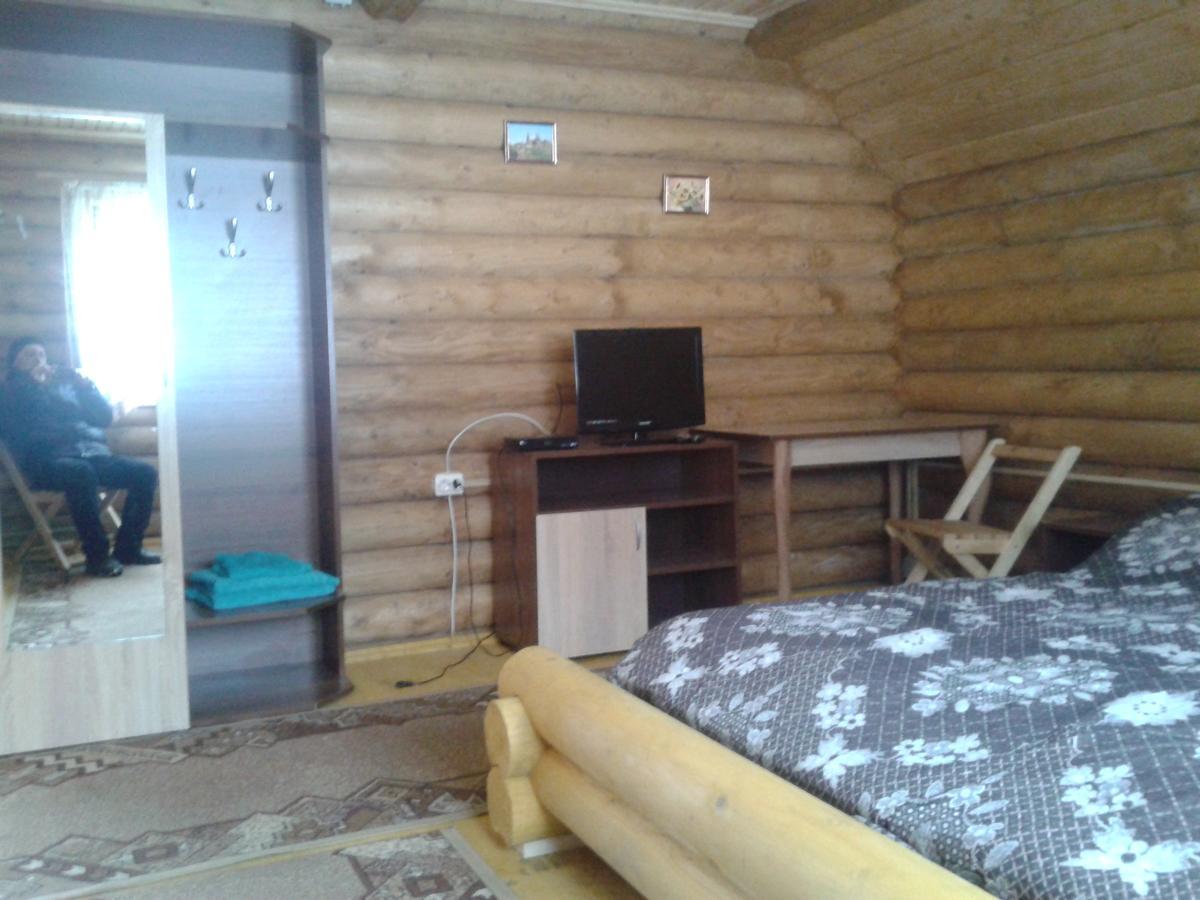 Boykivskiy Dvir Hotel Yasenitsa Zamkova ภายนอก รูปภาพ